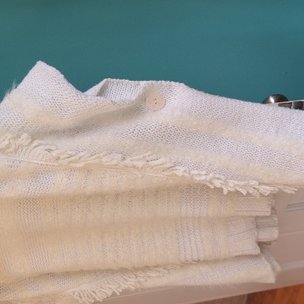 Woman's Sweater - Picture 7 of 11